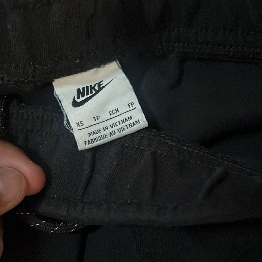 Nike Tech - Picture 3 of 3